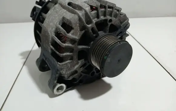 Citroen C4 II Generator/alternator 9678048880