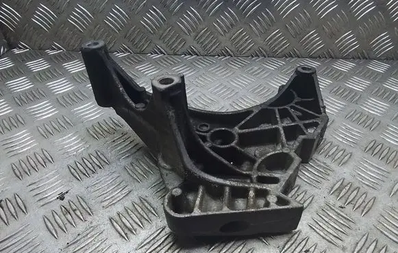 Volkswagen Tiguan Engine mounting bracket 03L199207