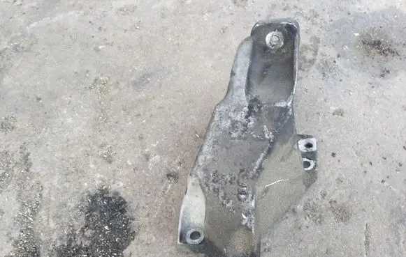 Audi A4 S4 B5 8D Engine mounting bracket