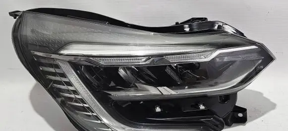 Renault Captur II Headlight/headlamp 260106767R