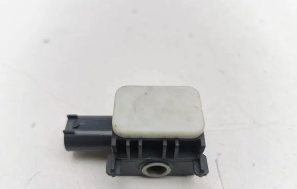 Mercedes-Benz C W204 Airbag deployment crash/impact sensor 0038202826