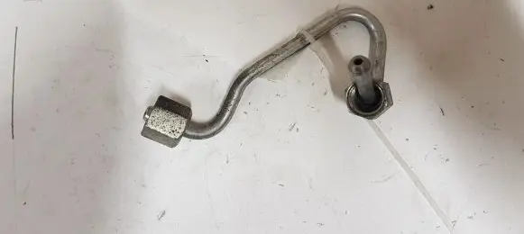 Volkswagen PASSAT CC Fuel injector supply line/pipe 