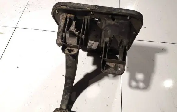 Iveco Daily 40.8 Clutch pedal 