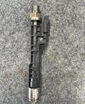 BMW 5 F10 F11 Fuel injector 13647639994 10213541