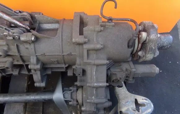 Mitsubishi L200 Gearbox transfer box case 7573217 20MB8