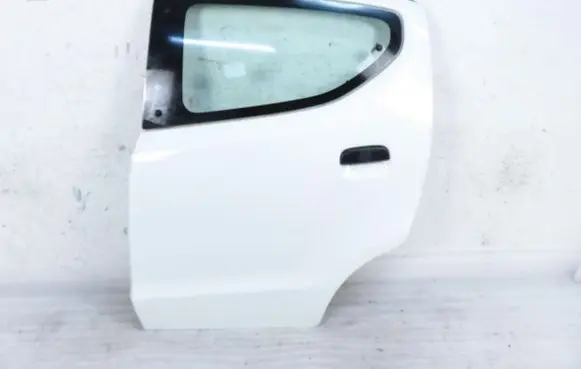 Suzuki Alto Rear door