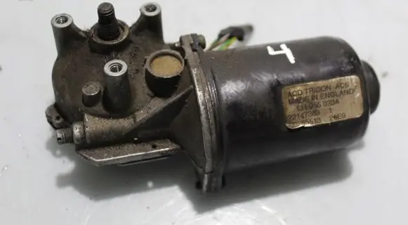 Volkswagen Golf IV Wiper motor 22147383