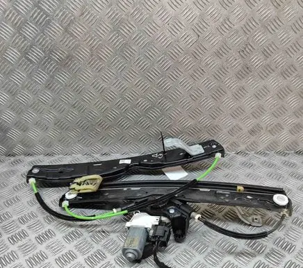 Rear window lifting mechanism without motor