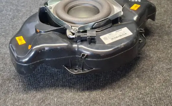 Audi A8 S8 D4 4H Subwoofer speaker 4H0035297