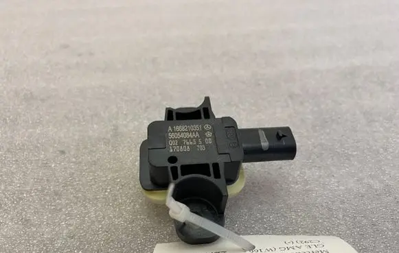 Mercedes-Benz GLE AMG (W166 - C292) Airbag deployment crash/impact sensor A1668210351