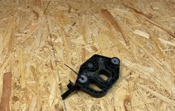 Volvo S90, V90 Radiator mount bracket 31439575