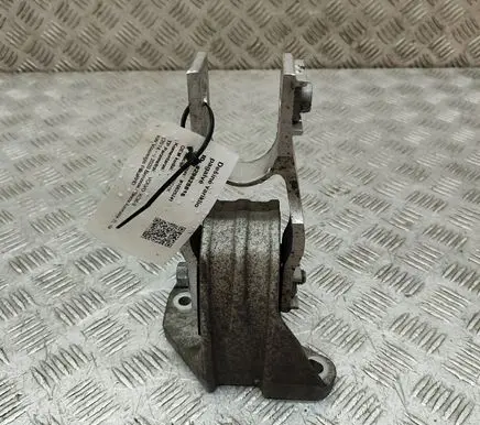 Volvo XC90 Engine mount bracket 32139982 BQ8RA