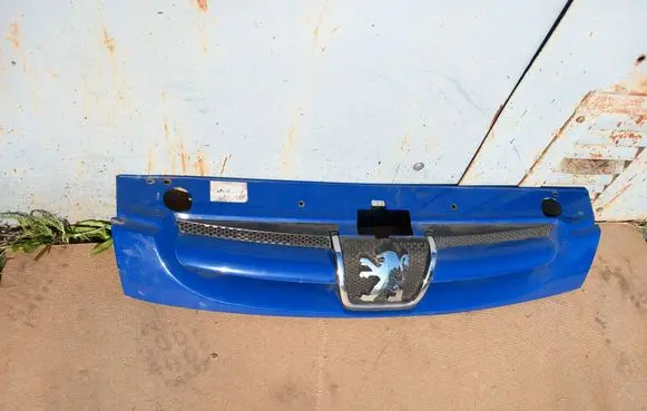 Peugeot Partner Front bumper upper radiator grill 9644758577