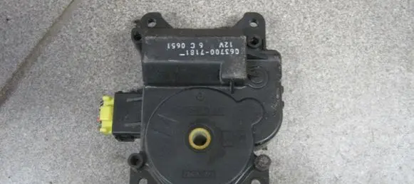 Suzuki Grand Vitara I Air flap motor/actuator 0637007181