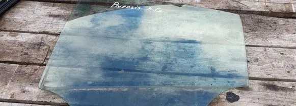 Toyota Avensis T270 Rear door window glass