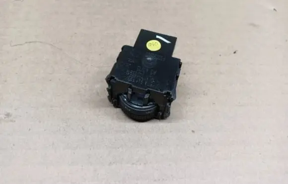 Volkswagen Touran III Headlight level height control switch 5TA941333 00035914