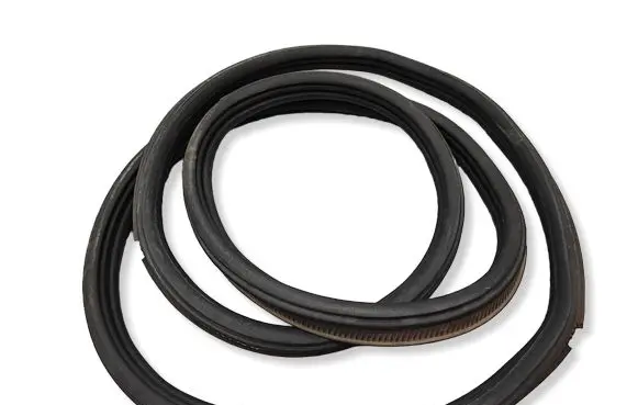 Ford Mondeo MK V Trunk rubber seal (body)