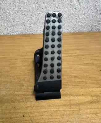 Mercedes-Benz E W238 Accelerator throttle pedal A2053000104