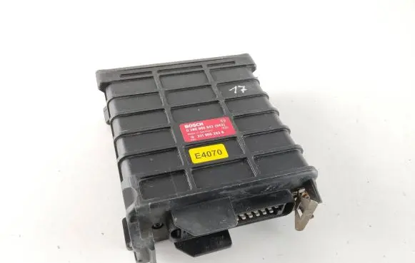 Volkswagen PASSAT B3 Engine control unit/module 321906263B 0280800042 E4070