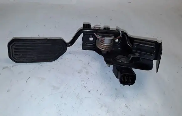 Toyota RAV 4 (XA20) Accelerator throttle pedal 8928120040