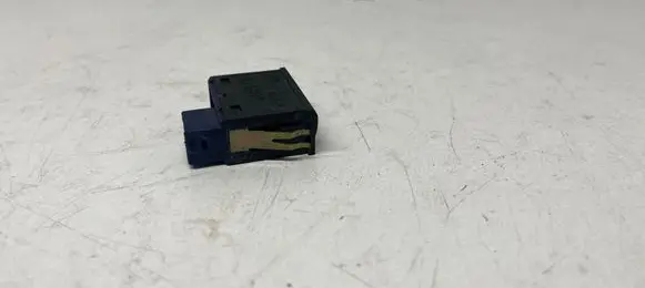 BMW 5 E39 Tailgate opening switch 8365579