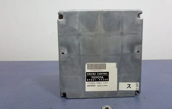 Toyota Avensis Verso Engine control unit/module ECU 89661-44360