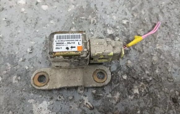 Suzuki Grand Vitara II Airbag deployment crash/impact sensor 3893065J10