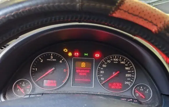 Speedometer (instrument cluster)