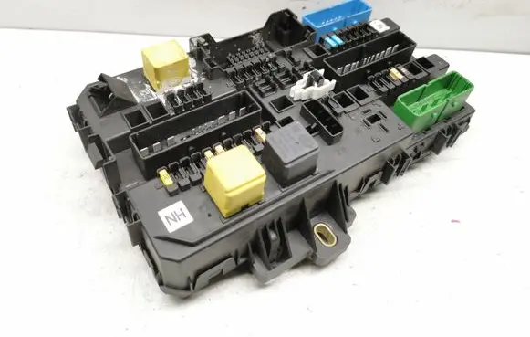 Opel Zafira B Fuse module 13220829 5DK00866943