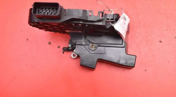 Volvo V50 Front door lock 30753658