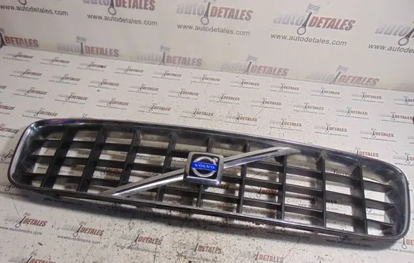 Volvo XC90 Front bumper upper radiator grill 08620587