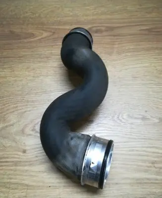 Volkswagen PASSAT B5.5 Intercooler hose/pipe
