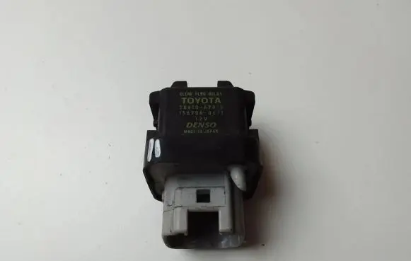Toyota Avensis T270 Glow plug pre-heat relay 2861067010