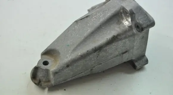 Mercedes-Benz C W204 Engine mounting bracket A2712231904