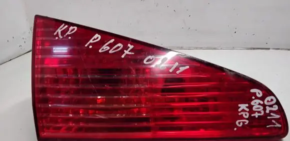 Tailgate rear/tail lights