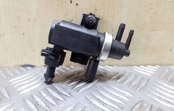 Volvo S40, V40 Vacuum valve 72190343 30618057