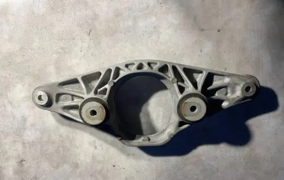 BMW 5 F10 F11 Front differential bracket 2284474