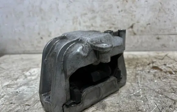 Volkswagen Golf V Engine mount bracket 1K0199262CF