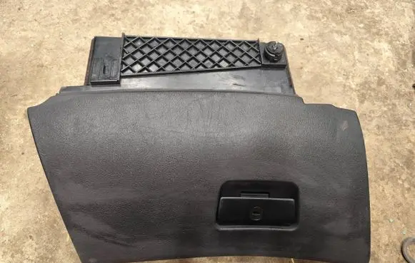 BMW 5 E39 Glove box