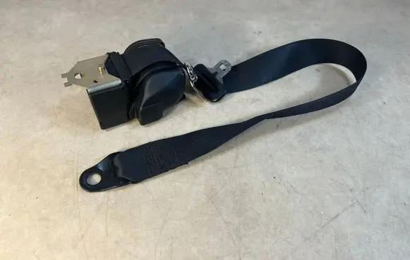 BMW 7 E23 Front seatbelt 72111881415 72111831282 72111881981