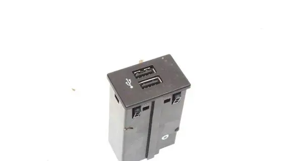 Infiniti Q30 USB socket connector 284H33ZD2A
