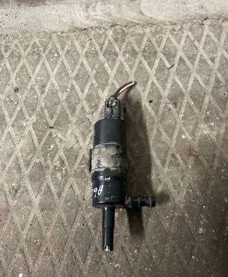 Volkswagen Touran I Headlight washer pump 3B7955681