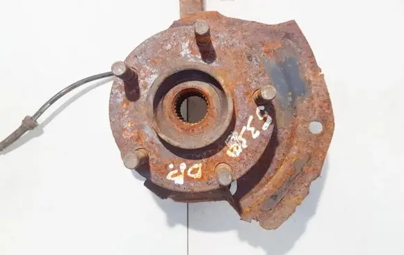 Nissan Almera Tino Front wheel hub
