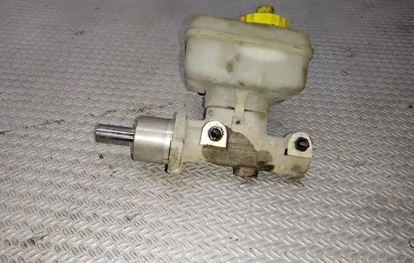 Skoda Octavia Mk1 (1U) Master brake cylinder L481402