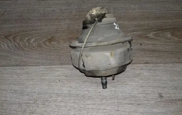 Volvo S60 Engine mount bracket 8683936