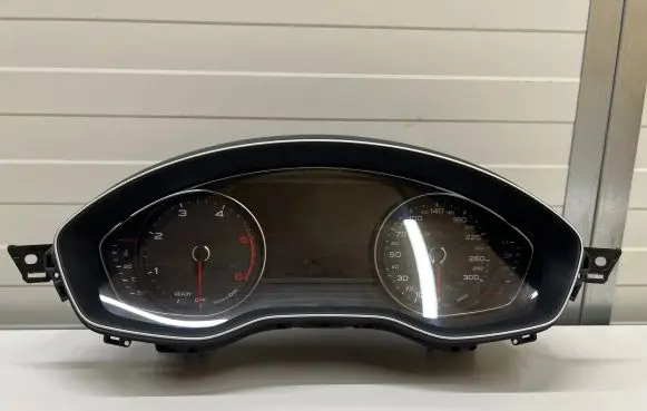Audi A5 Speedometer (instrument cluster) 8W6920781J