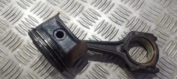 Opel Astra G Piston with connecting rod