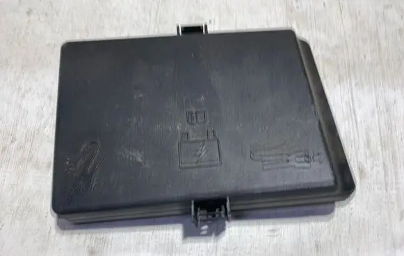 Maserati Ghibli Fuse box cover 7171381630