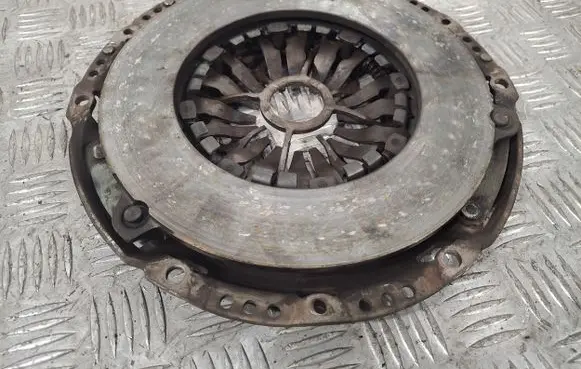 Toyota Corolla Verso AR10 Pressure plate 3100105030 3100105160