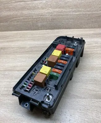 Opel Vectra C Fuse module 13112918
